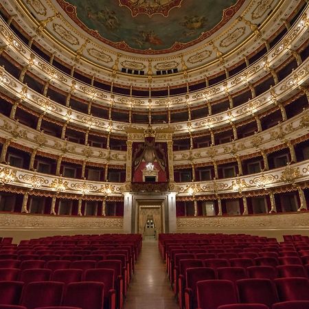 Stazione A 200M - Ampio Appartamento Con Parcheggio Notturno Gratis Парма Екстер'єр фото
