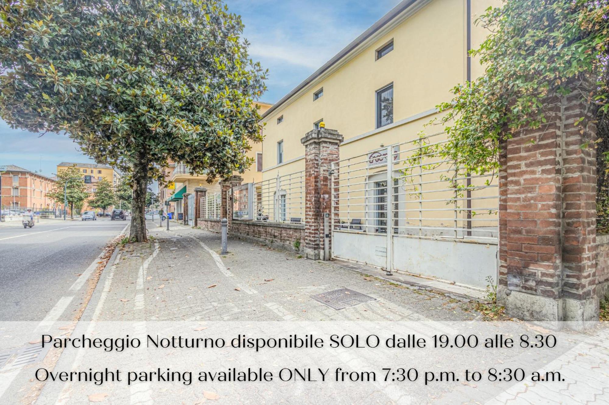 Stazione A 200M - Ampio Appartamento Con Parcheggio Notturno Gratis Парма Екстер'єр фото