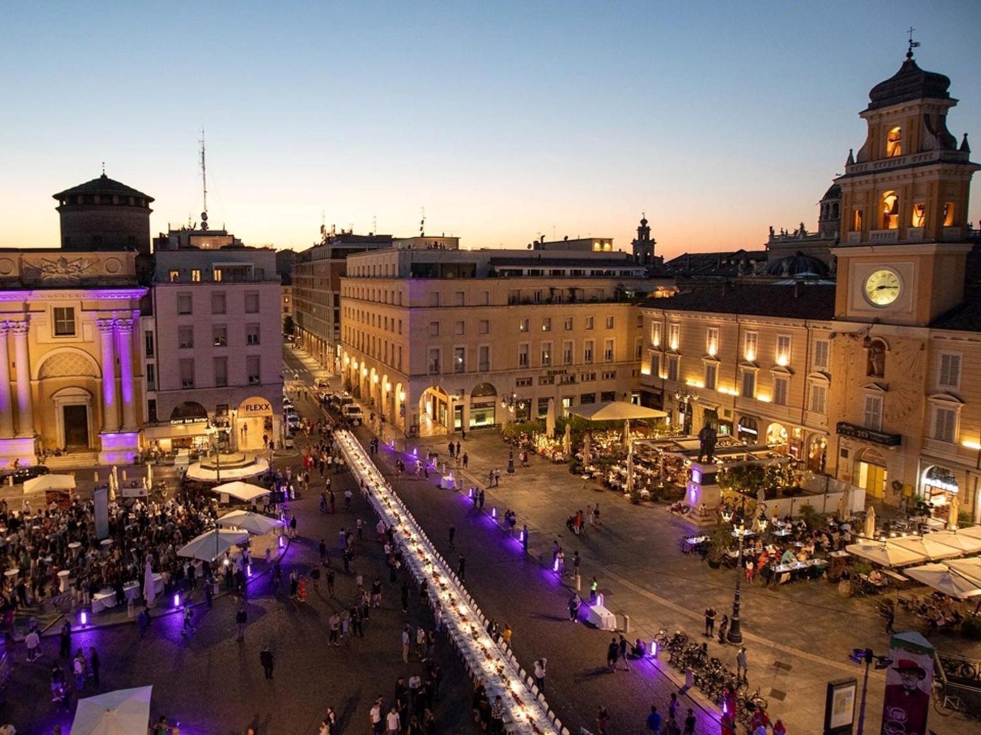 Stazione A 200M - Ampio Appartamento Con Parcheggio Notturno Gratis Парма Екстер'єр фото